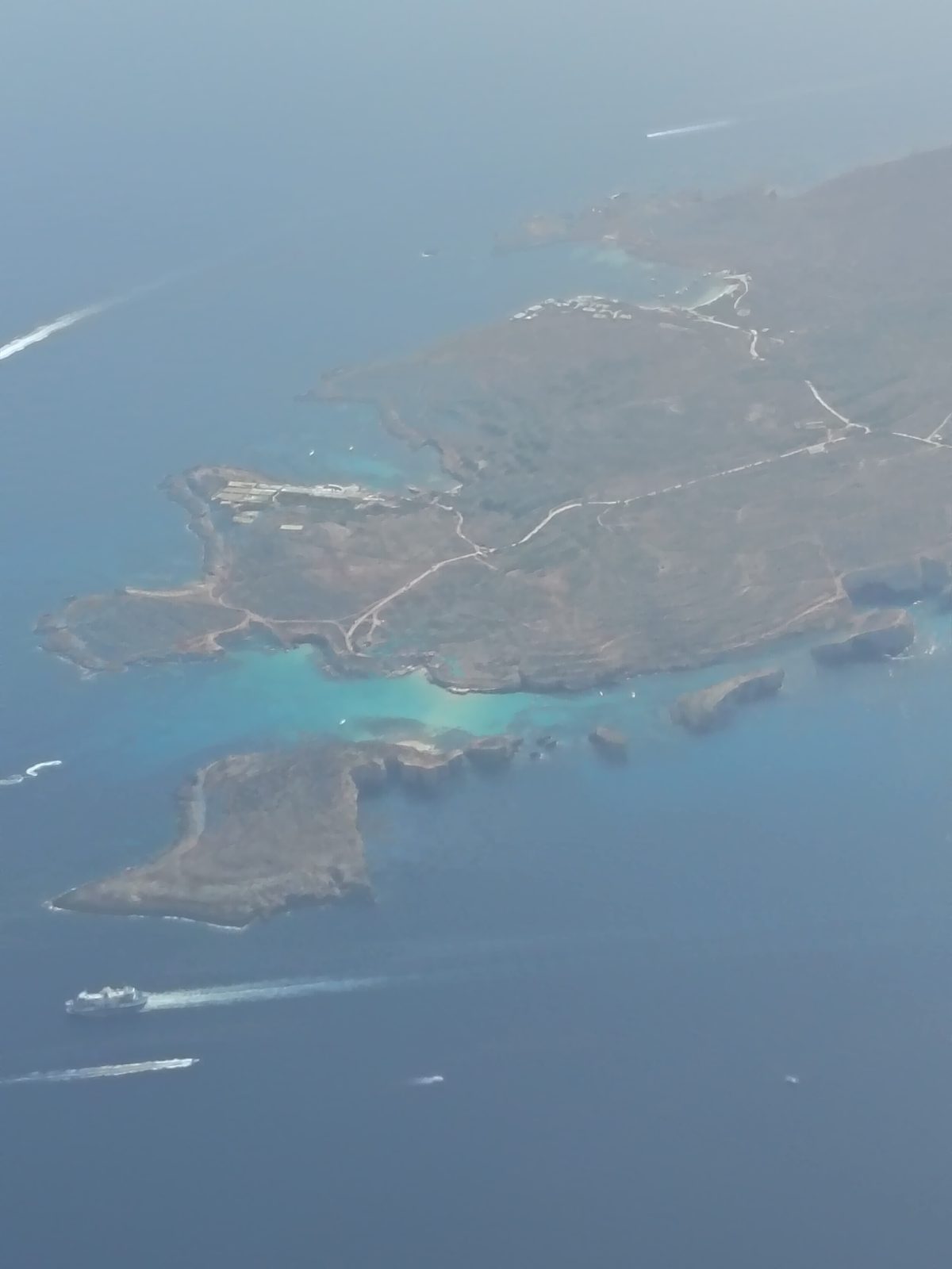 Le chenal entre Malte et Gozo, avec Comino au milieu