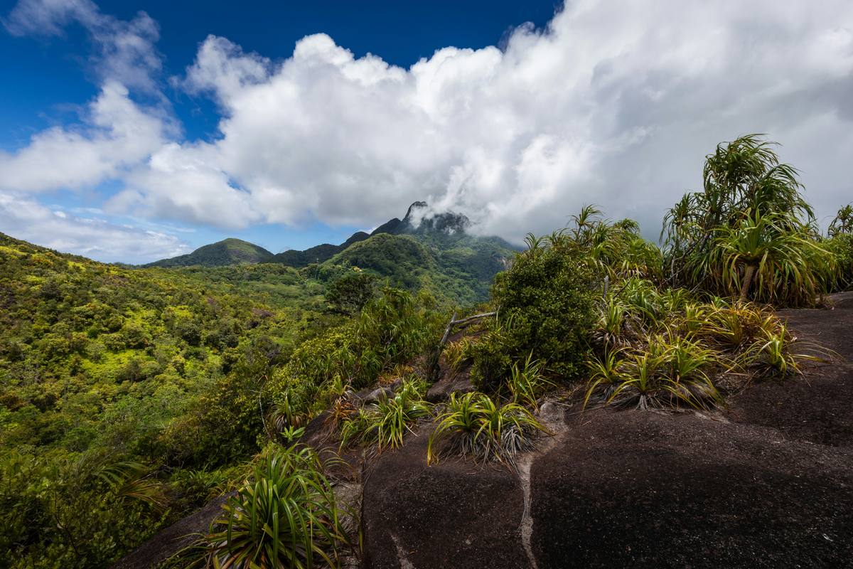 Le sentier de Copolia, vue à 360° sur Victoria et les îles voisines